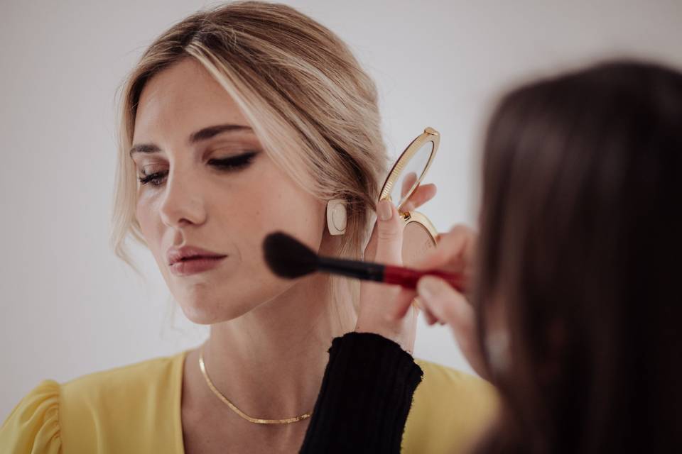 María Muñoz - Maquillaje y peinado para novias