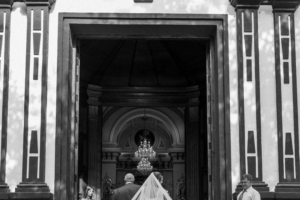 Ayudando a la novia