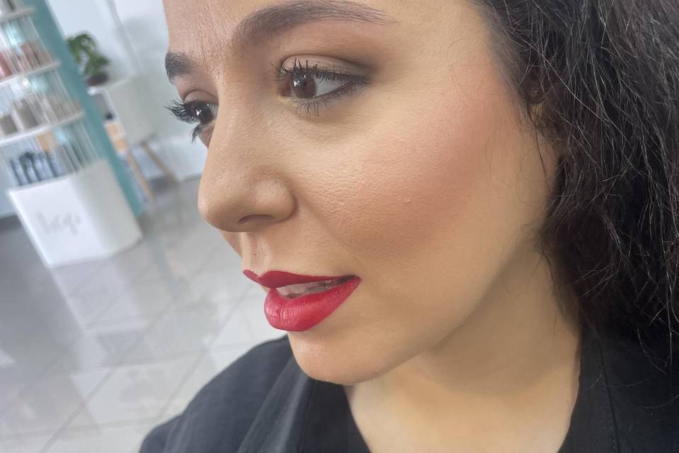 Maquillaje sencillo labios roj