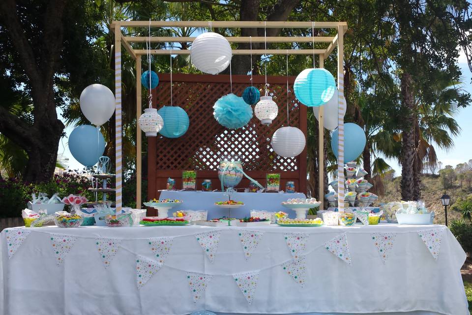 Mesa dulce con globos