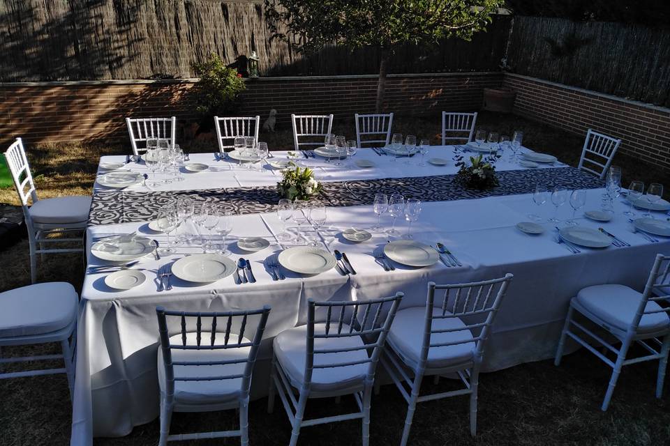 Banquetas y mesa de ceremonia