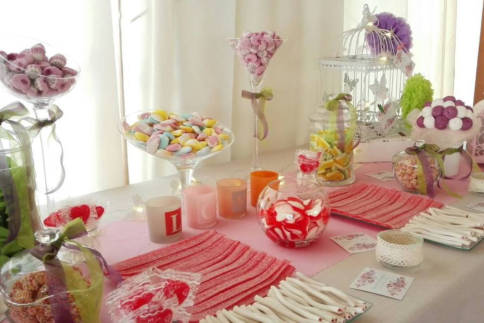 Mesa de dulces romántica malva