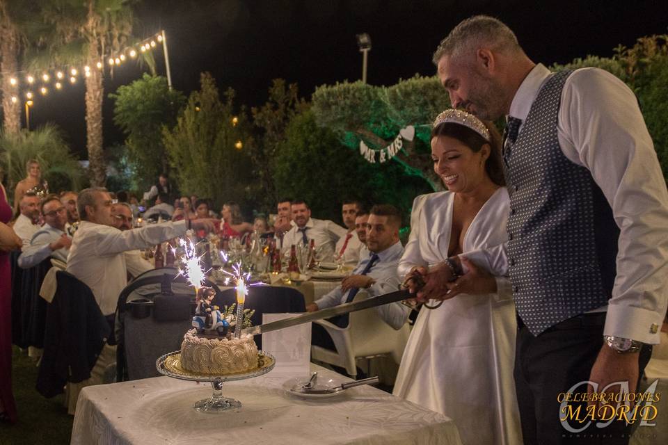 Momento tarta novios