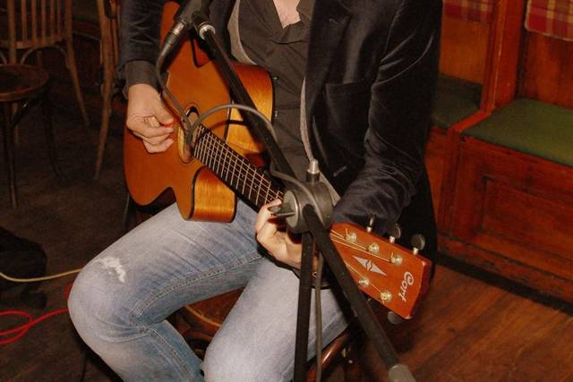 Voz y guitarra