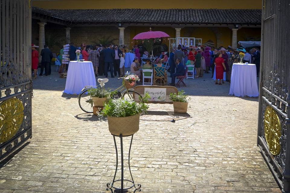 Montaje de banquete de boda