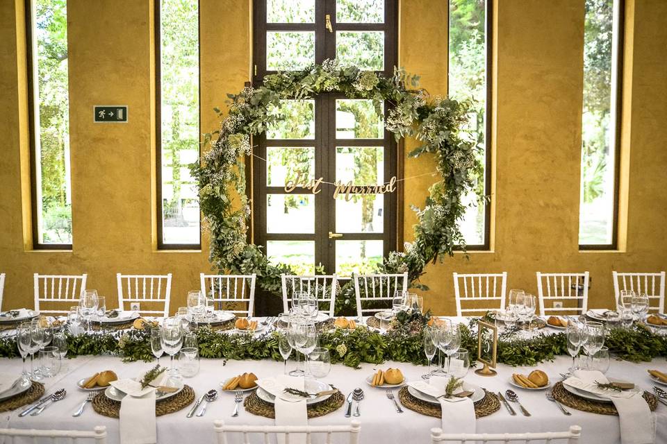 Montaje de banquete de boda