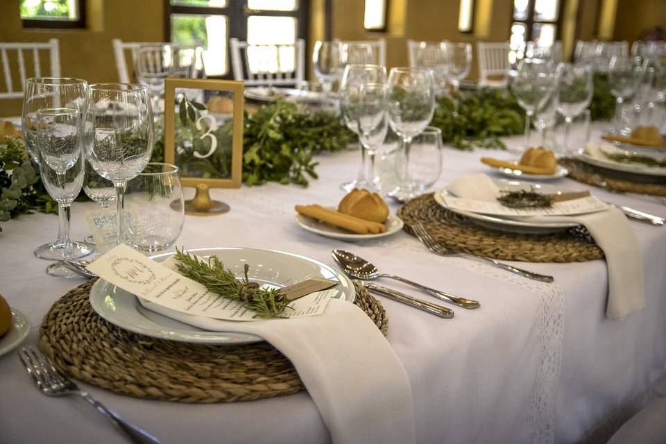 Montaje de banquete de boda