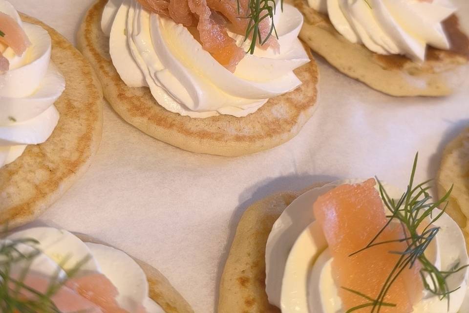 Blinis de salmon y queso