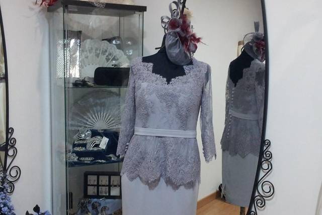 Traje y tocado