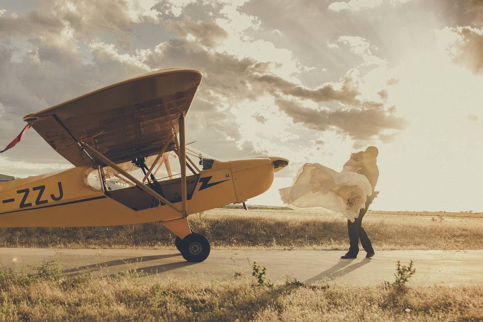 Noivos avioneta