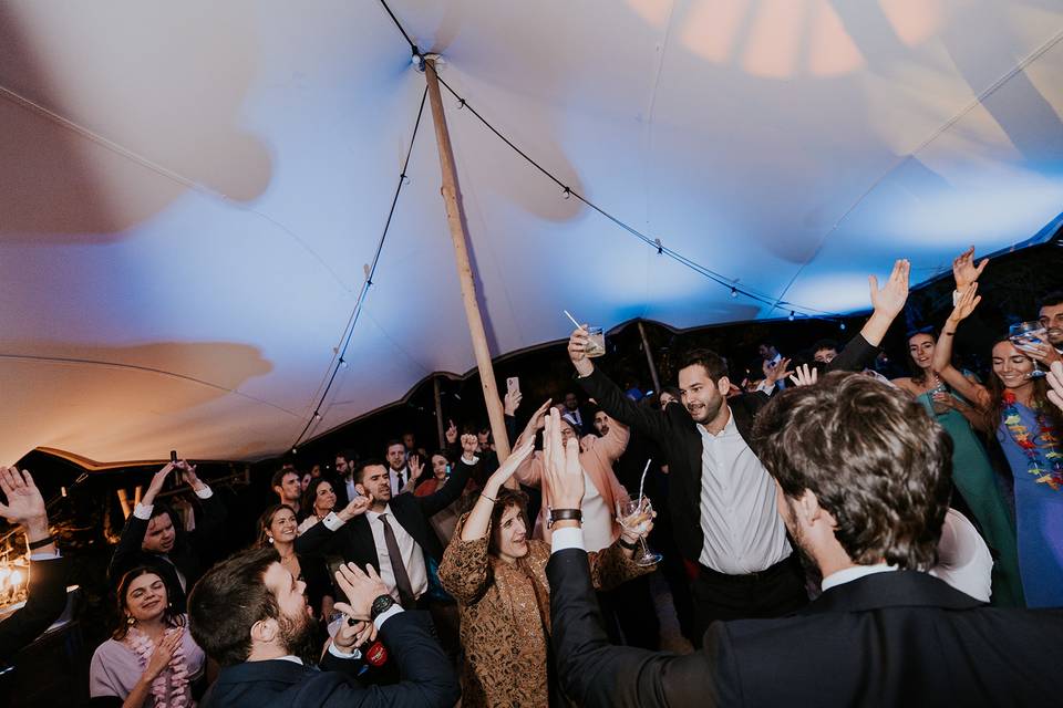 Disco exterior. Carpa pequeña.