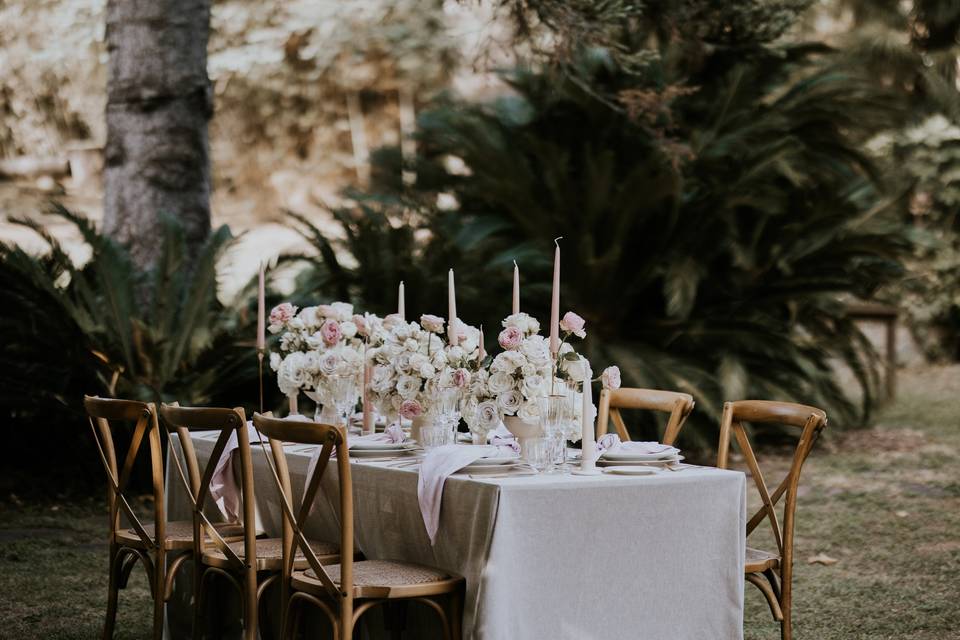 Desayuno en el jardín.