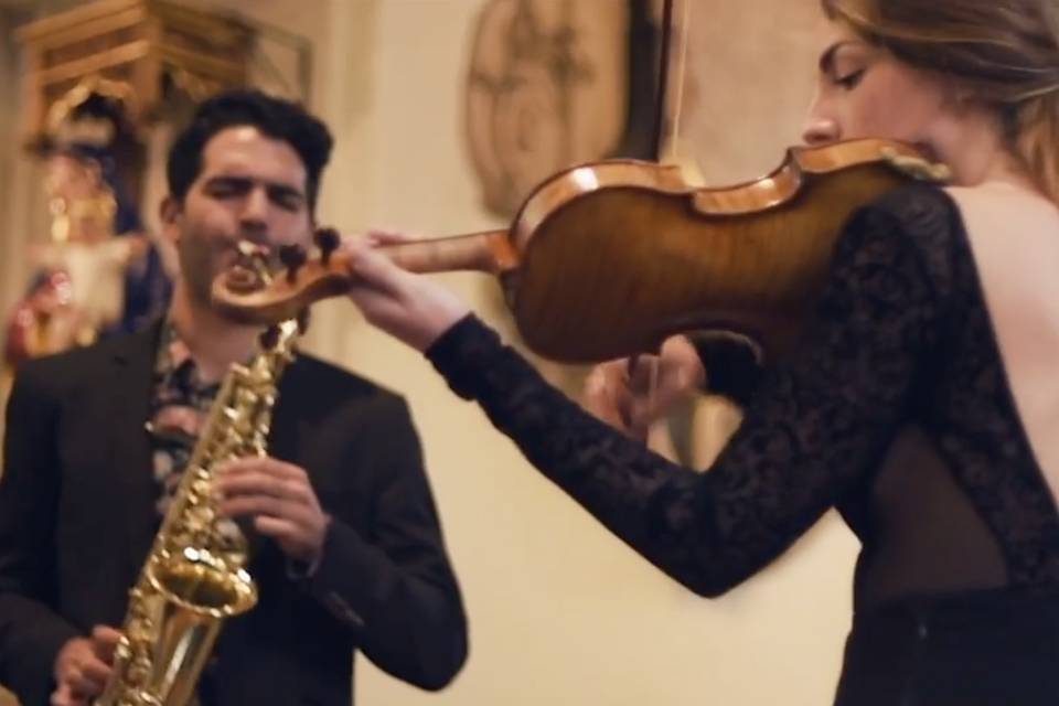 Saxofón, violín y piano en Igl