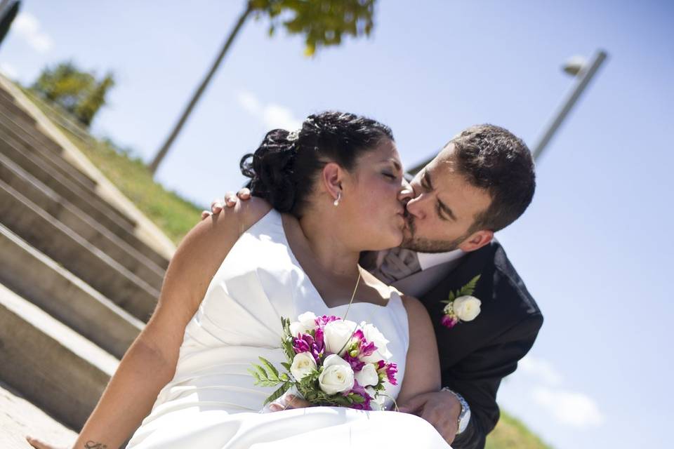 Novios en las escaleras