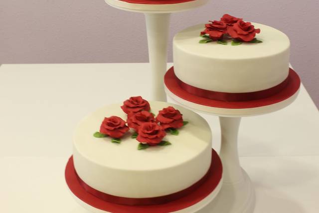 Tarta de boda rosas rojas