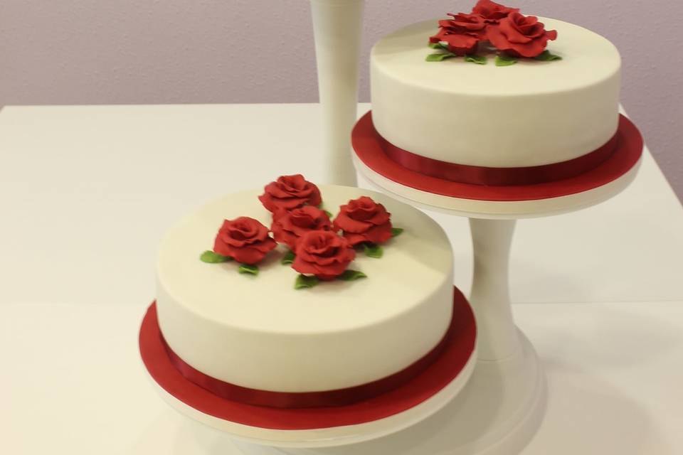 Tarta de boda rosas rojas
