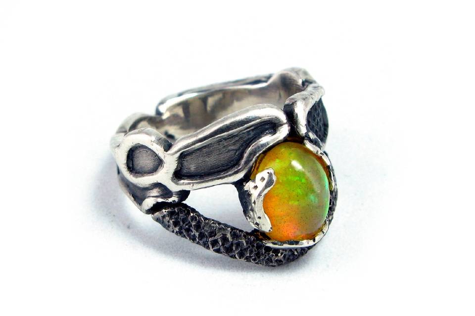 Anillo ópalo de fuego