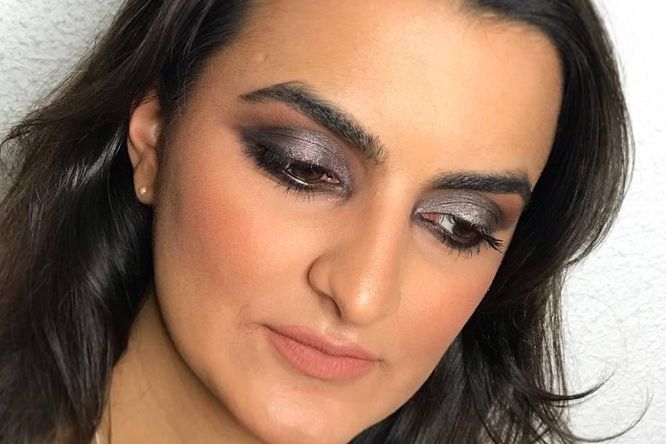 Glowy smokey eye