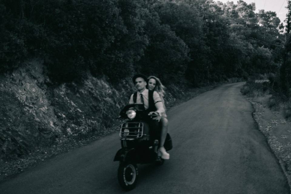 Postboda en Vespa