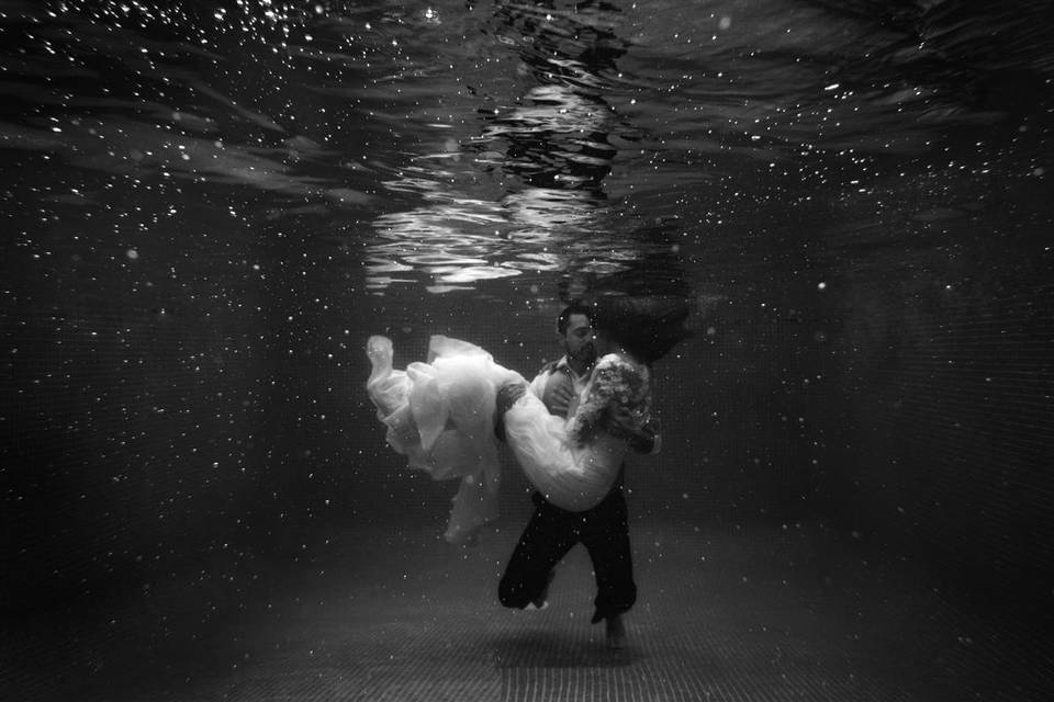 Postboda bajo el agua