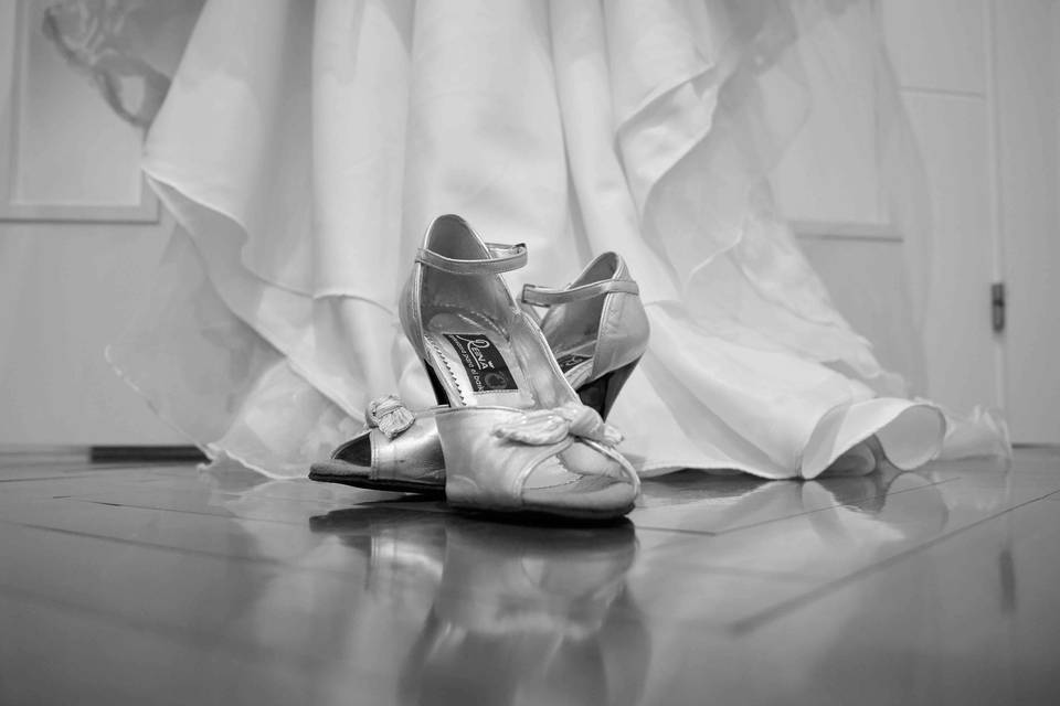Zapatos y vestido novia