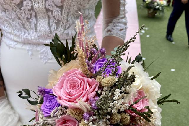 Decoración de coche clasico para boda en Zaragoza. - Floristería Zaragoza -  Flores Elena - Envío de Flores y Plantas