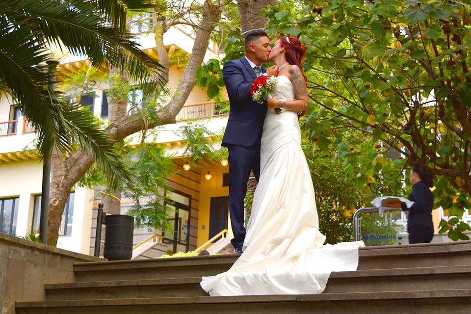 Vestido y traje de novios