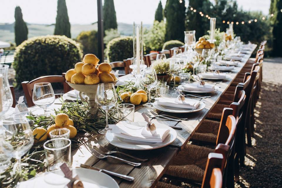Montaje de mesa en la Toscana