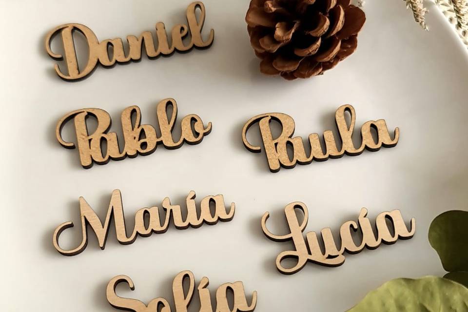 Nombres personalizados madera