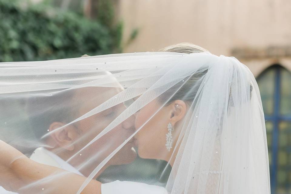 Un beso de los novios