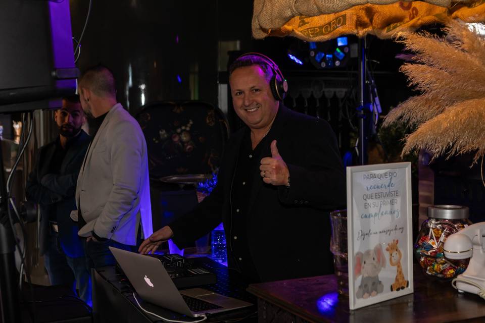 Deejay 2