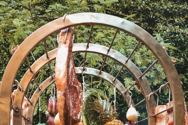 Carnes y vegetales a la jaula