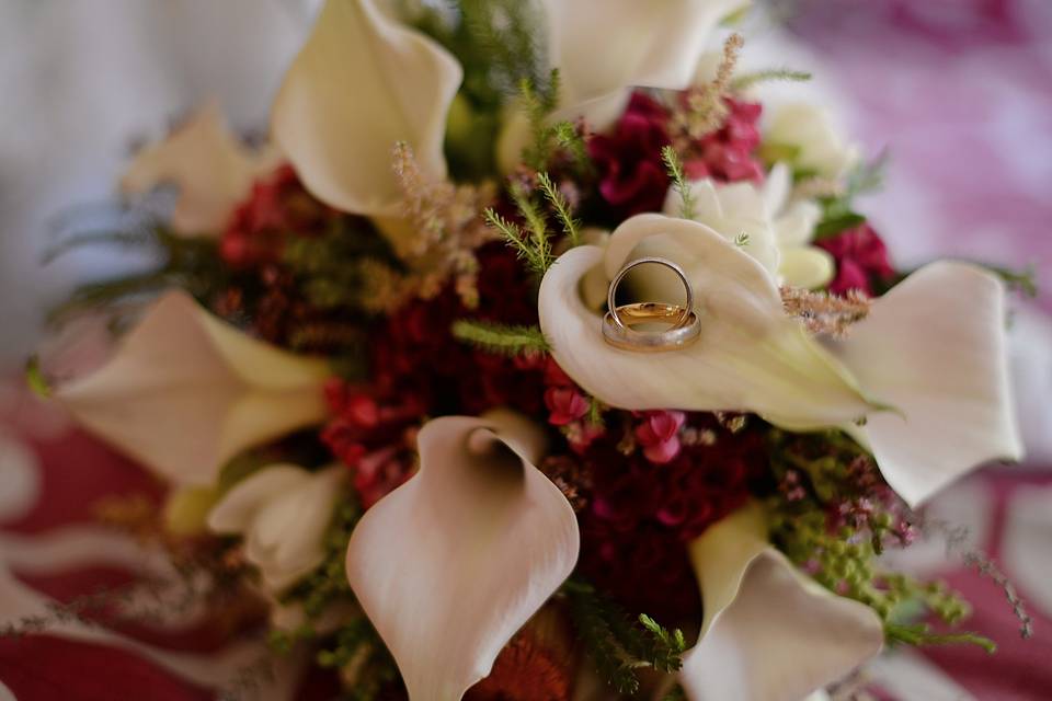 Ramos de flores y anillos