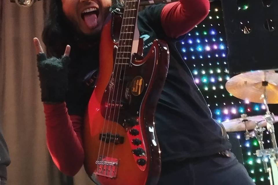Bajista/guitarra en vivo