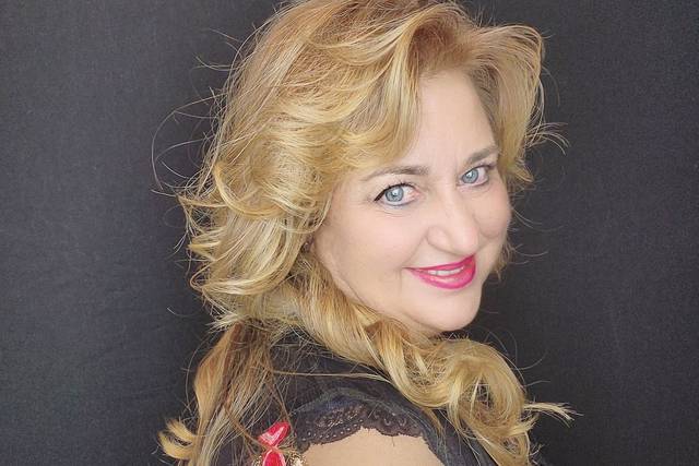 Montse Bermúdez, Saxo y Voz