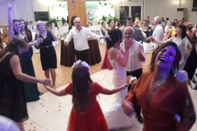 FIESTA Y BAILE
