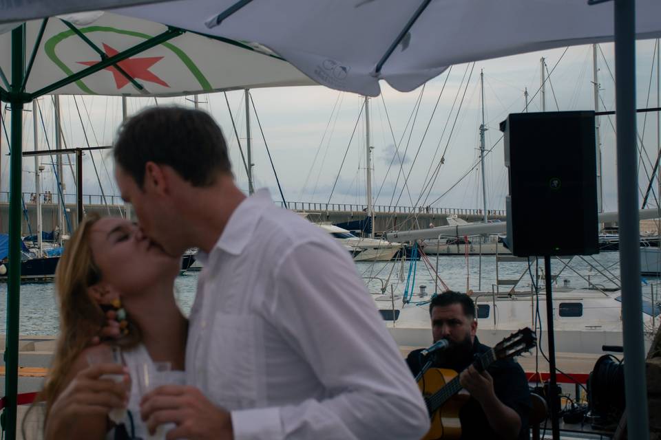 Beso de novios