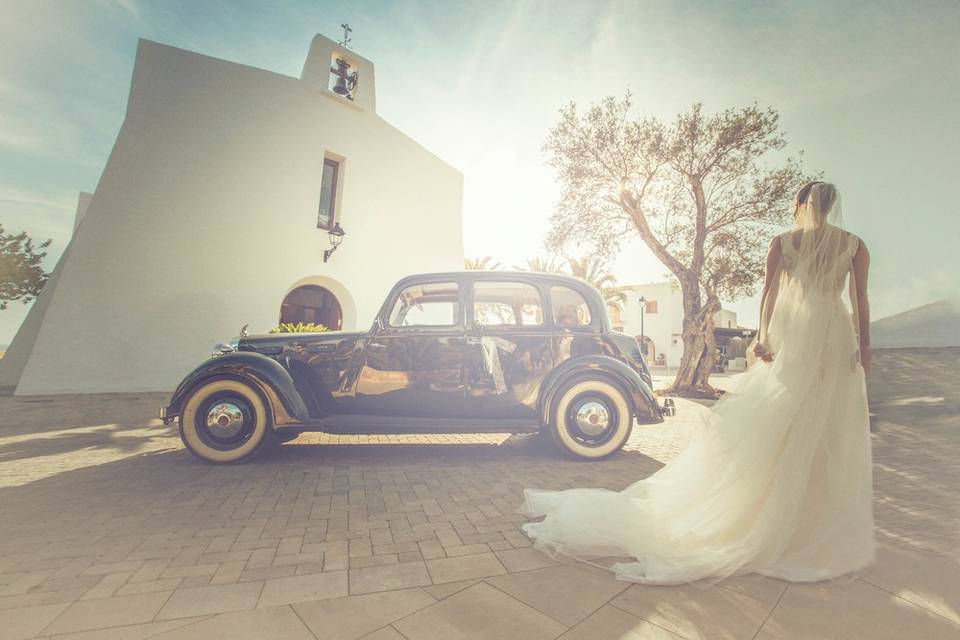 Vestido y coche nupcial