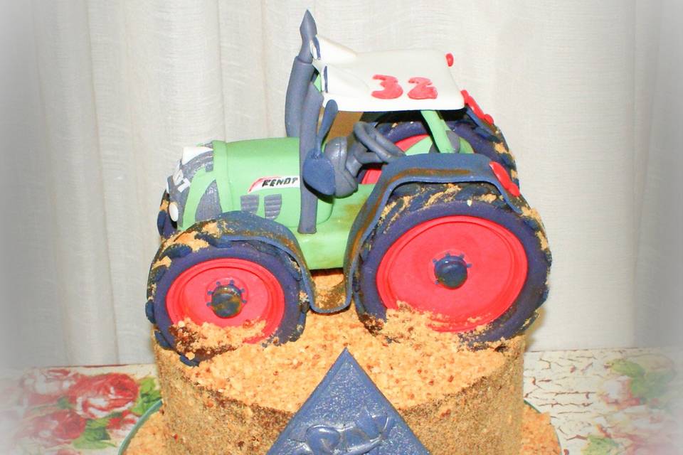 Tarta con tractor de azucar