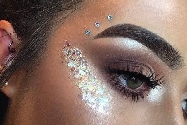 Maquillaje de novia con glitter