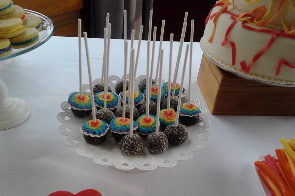 Cake pops arco iris