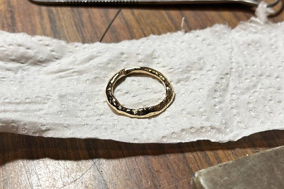 Anillo orgánico 18k