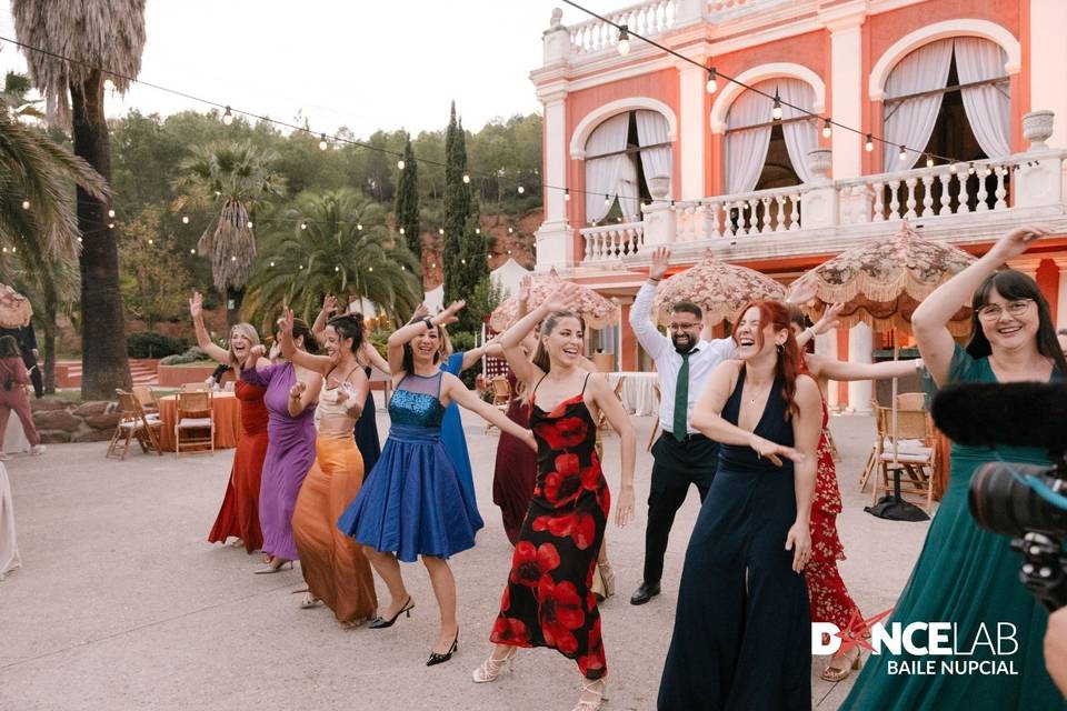 Baile grupal boda