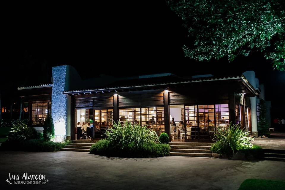 Exterior de noche