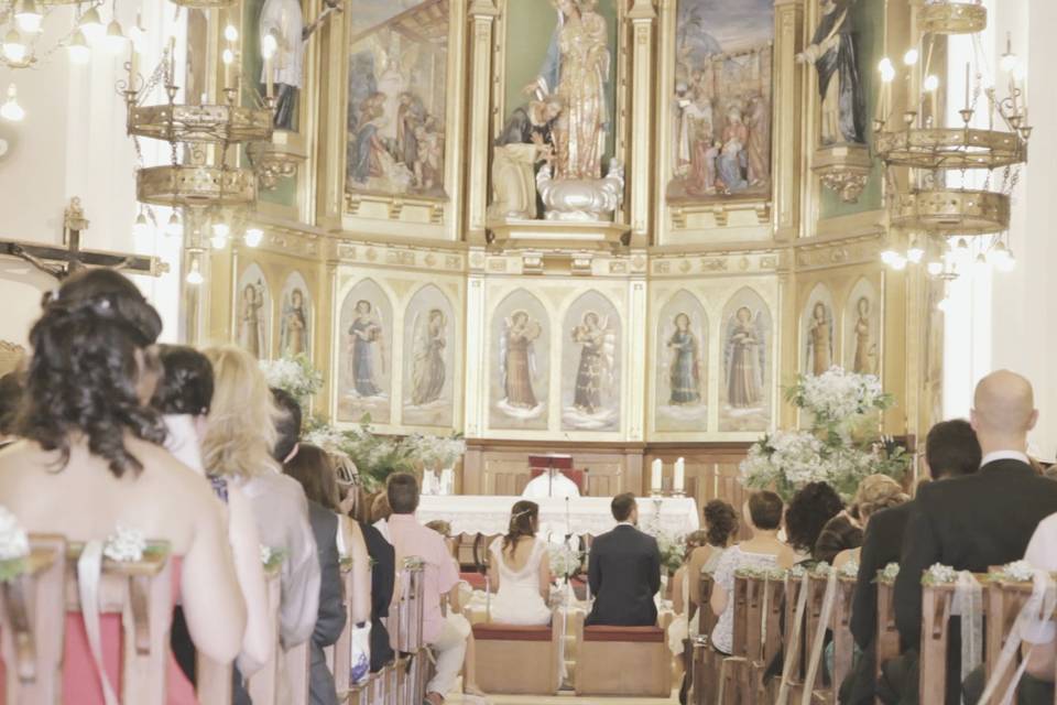 Iglesia con novios