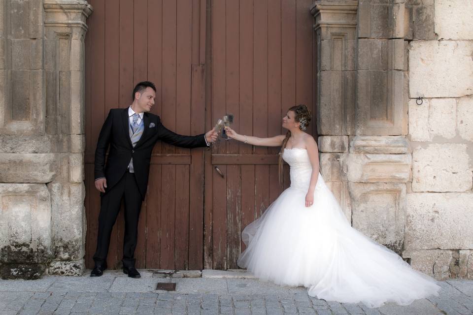 El primer brindis de casados