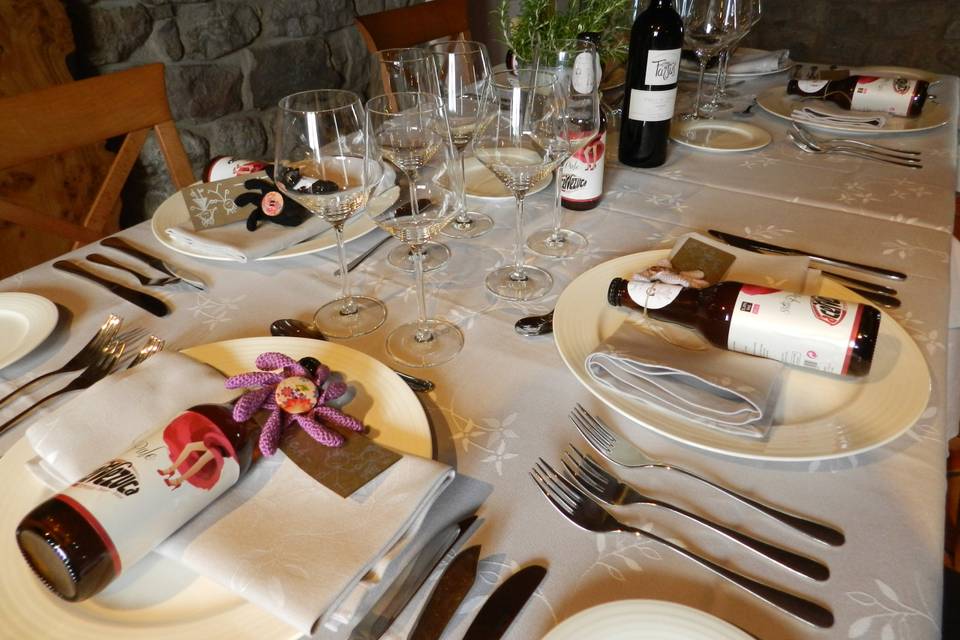 Boda pequeña en el restaurante