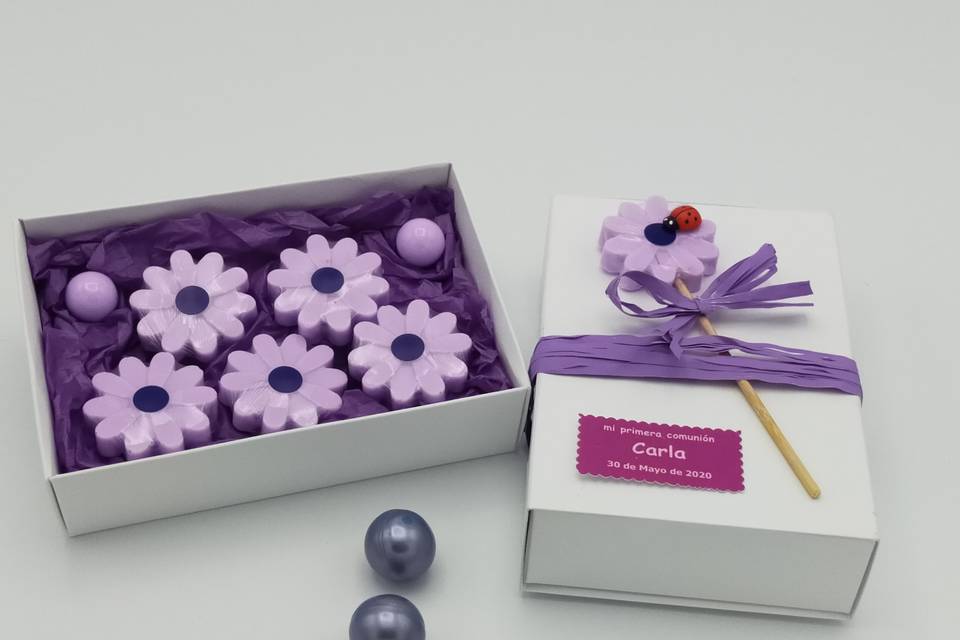 Estuche de flores violeta