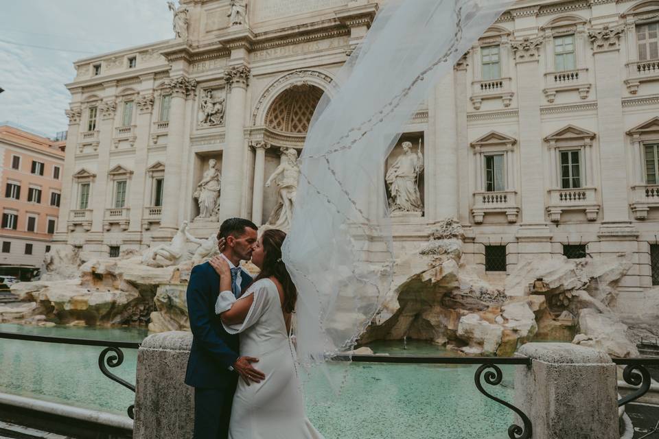 Postboda fontana de trevi roma