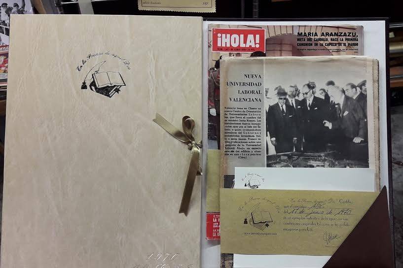 Carpeta y revista